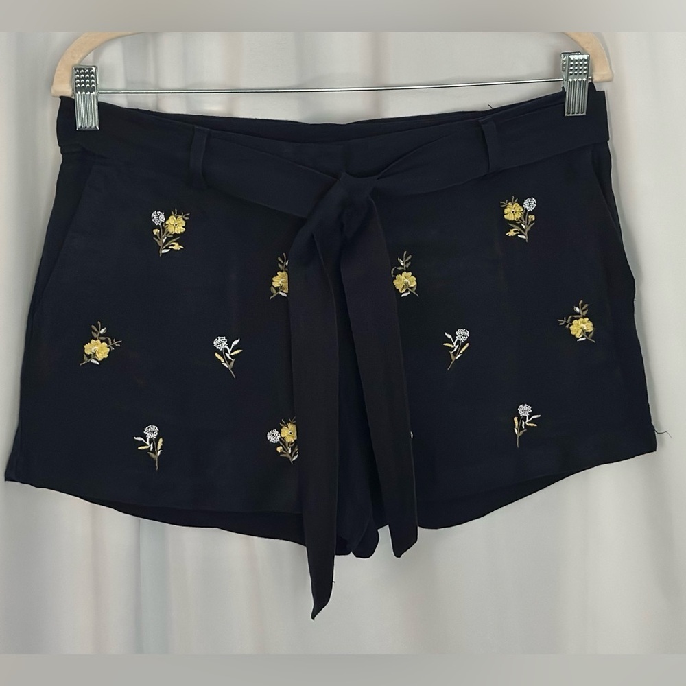 Loft Floral Embroidered Black Shorts (788)